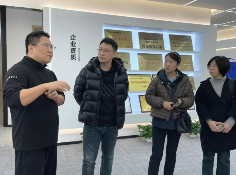 屏幕截图 2025-05-17 214833.png 屏幕截图 2025-05-17 214833.png
