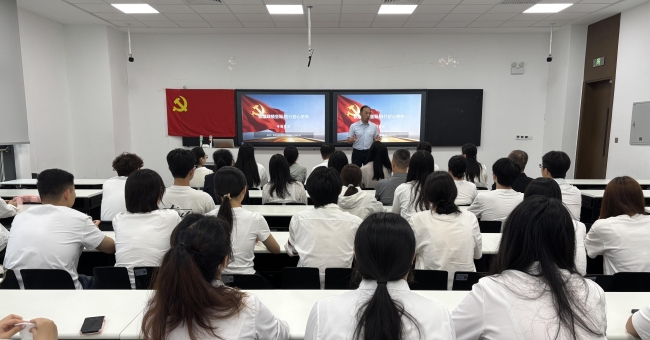 信息与商务管理学院党委开展“校准政绩坐标，践行初心使命”专题党课