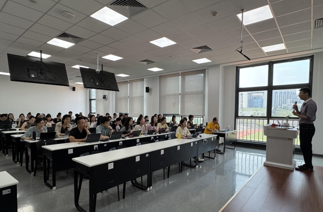 信息与商务管理学院 AI赋能教研办公，解锁教学高效新范式